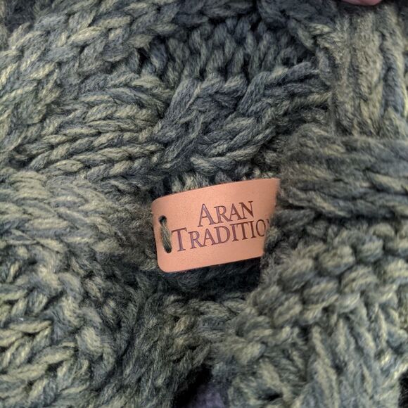 Aran Traditions Womens Snood Scarf Green Size 9x36 100% Acrylic Infinity - Picture 7 of 7